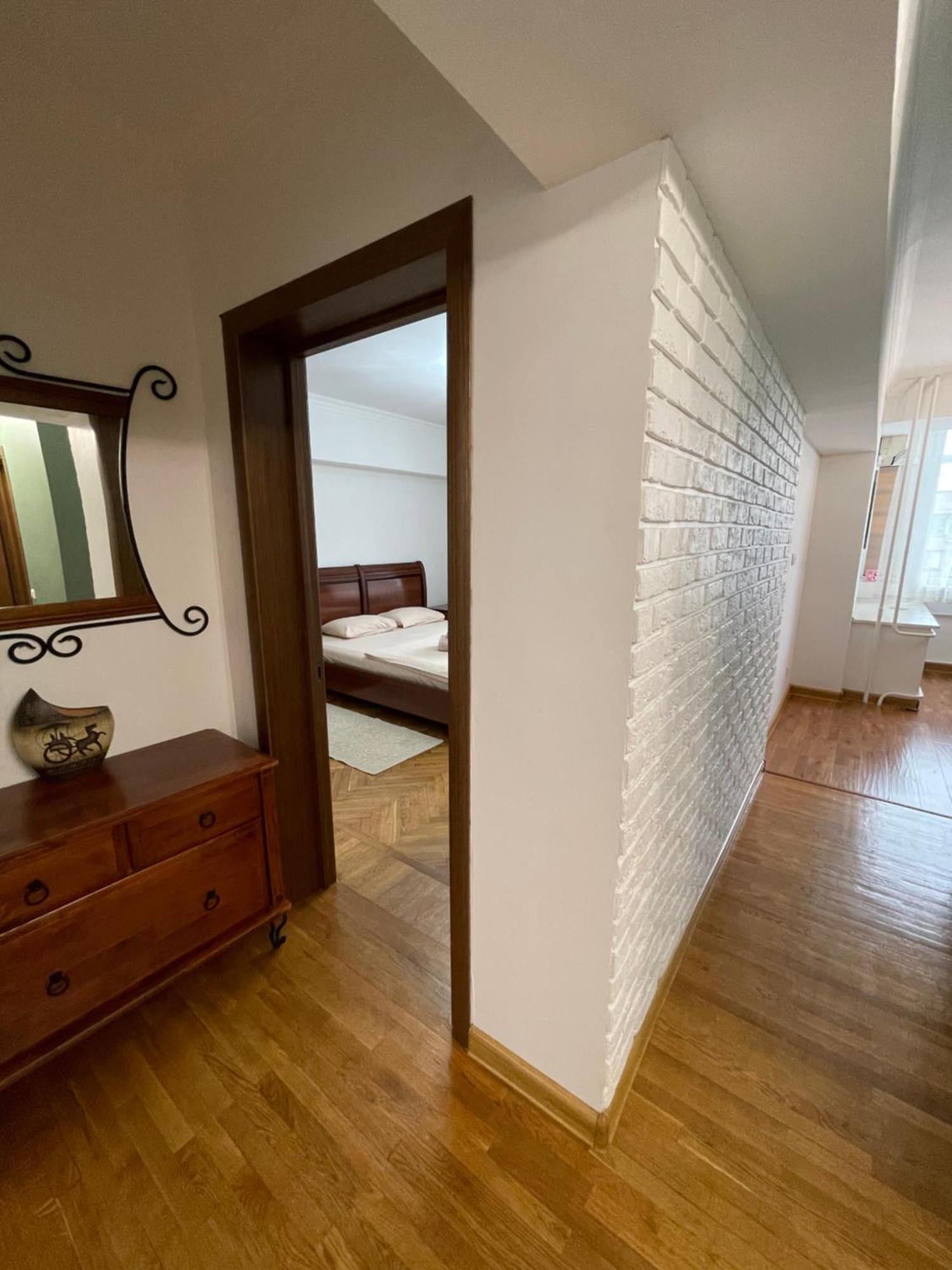 двухкомнатная на арбате Apartment *